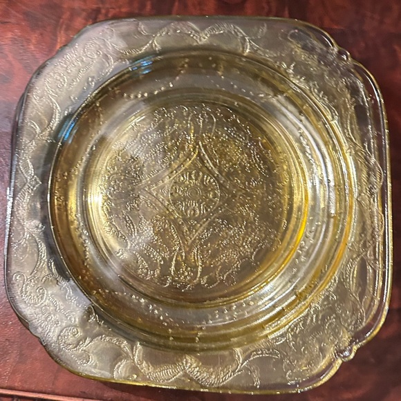 Vintage Amber Gold Depression Glass Salad Dessert Plates in the Madrid Pattern - Picture 2 of 7